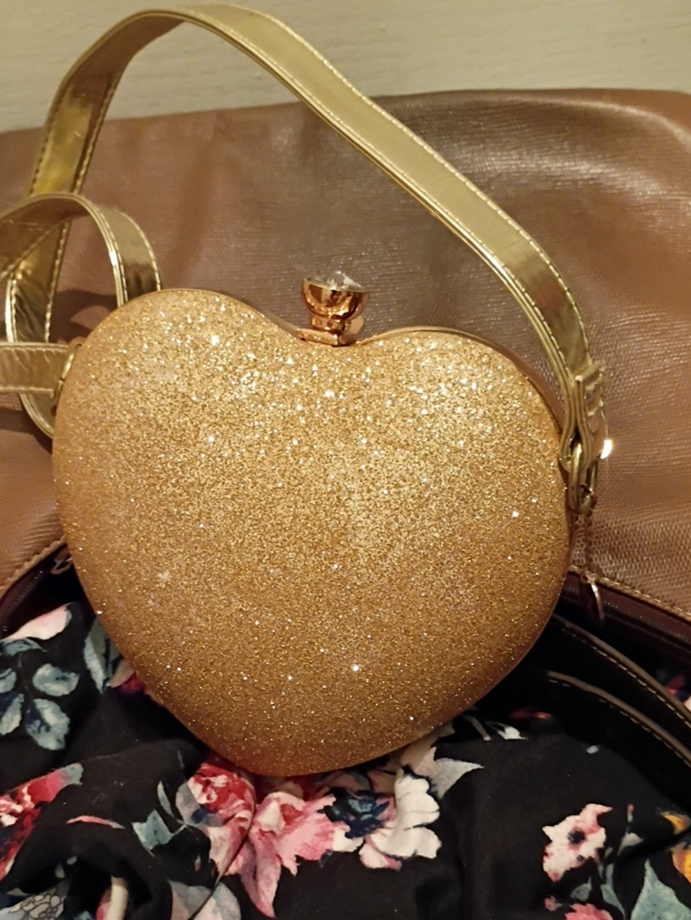 Gold Glitter Heart Crossbody Bag - Women's Evening Clutch